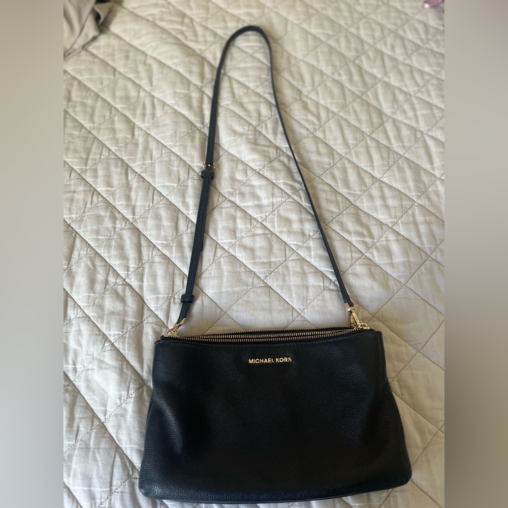 Micheal Kors Black Crossbody Purse
